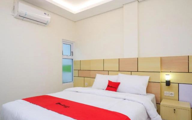 Hotel O near Pasar Gede Solo formerly In – Guest Rooms – Surakarta