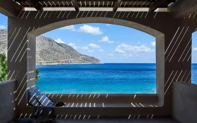 Plaka Sea Front Residence
