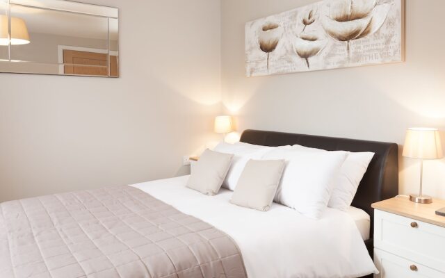 Saracens Courtyard Apartments