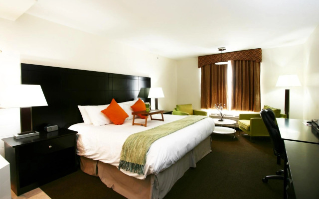 Foxwood Inn & Suites