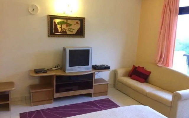 2 Bedrooms Apartment by Paul