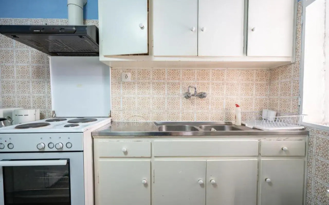 Larissa Station metro st. 2 bedrooms 3 pers. flat