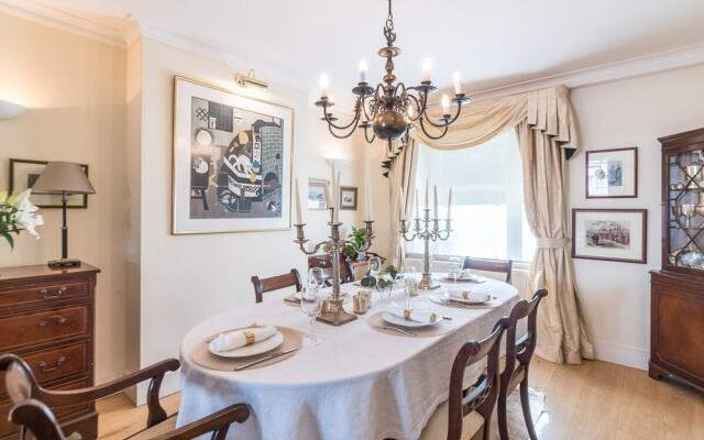 Elegant 3 Bedroom Home Located in South Kensington