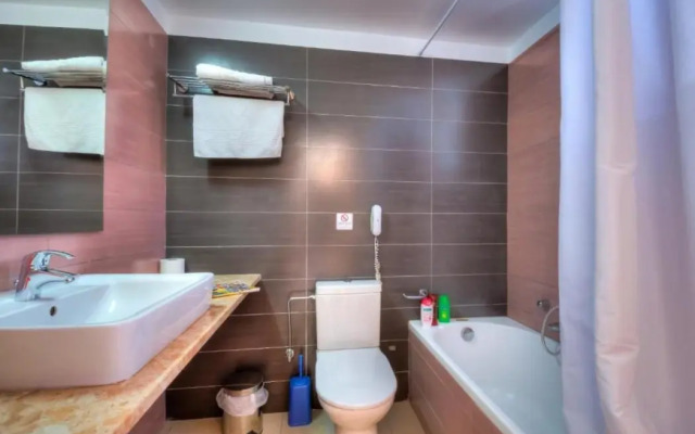 Matina Pefkos ApartHotel