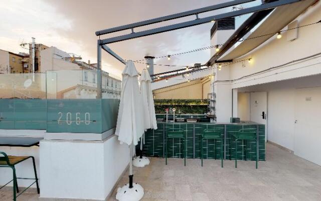 2060 The Newton Hostel & Market