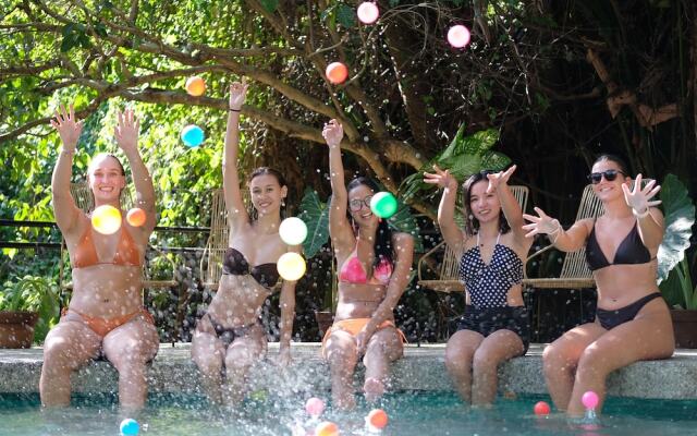 Mad Monkey Dumaguete