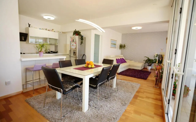 Base Bridge Apartment