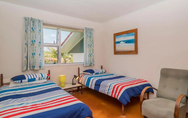 Beachfront Hideaway - Matarangi Holiday Home