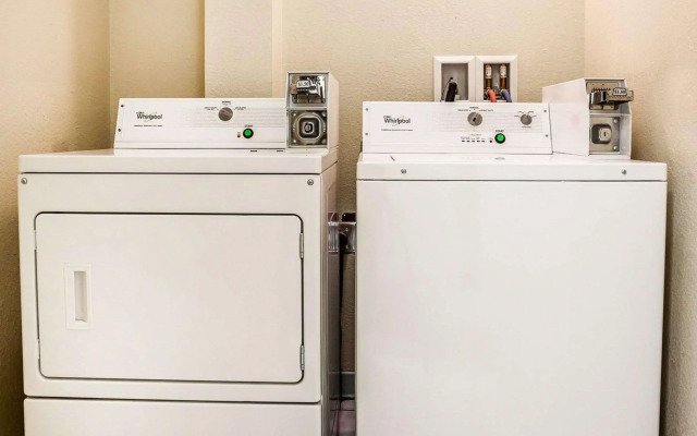 Quality Inn & Suites Altoona - Des Moines