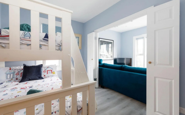 Chic 2-bed Seafront Haven Near Felpham Beach