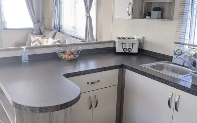 Immaculate Sen Friendly 3-bed Caravan in Porthcawl