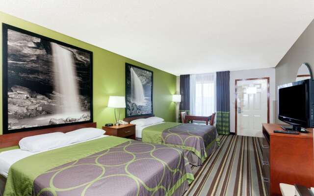 Super 8 by Wyndham Clarksville Northeast