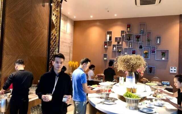 Cat Ba Paradise Hotel - Sky Bar & Massage