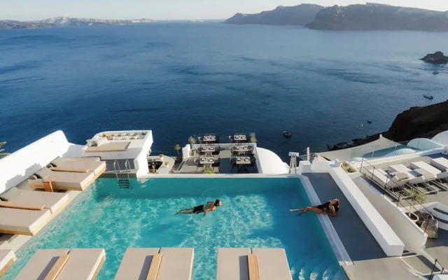 Allure Breeze Suites