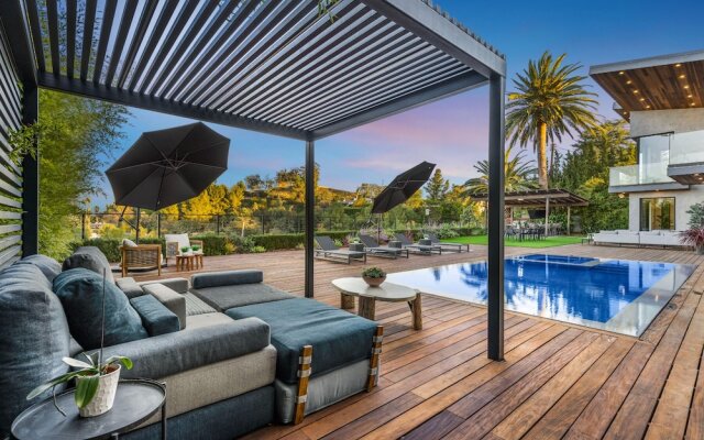 Skyline Luxury Haven