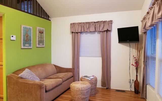 Mendelbaum Winery Guest Cabins