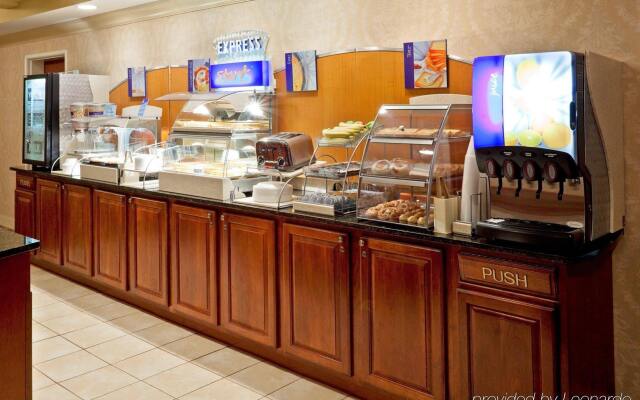 Holiday Inn Express Suites Clifton Park by IHG