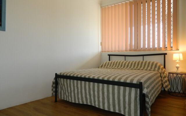 26 Wallis View - Opposite the Lake - 3 Bedroom Apartment