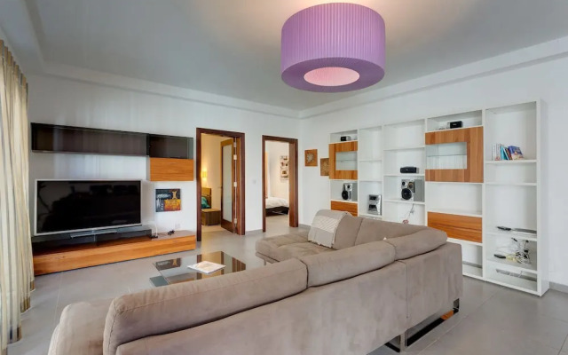 Seaview Apartment In Fort Cambridge, Sliema