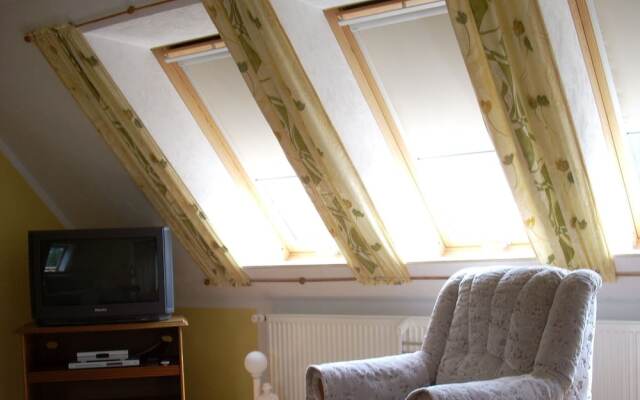 Beautiful Apartment in Wischuer with Fenced Garden