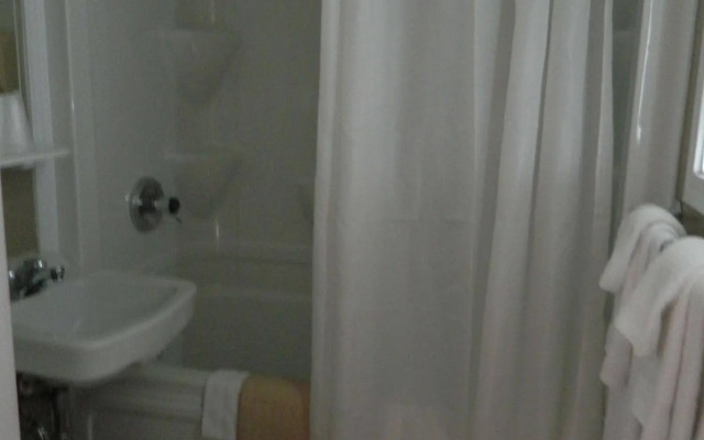 Hill Top Motel & Restaurant