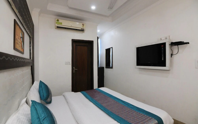 OYO 9042 Hotel BalaG