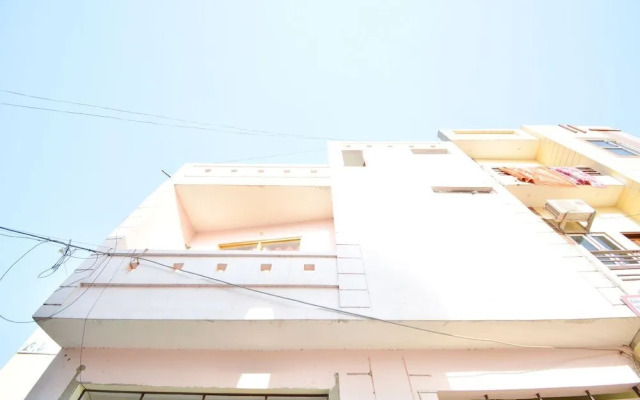 White House By OYO Rooms