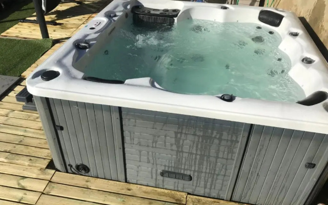 Nuit des étoiles gîte avec piscine et SPA communs