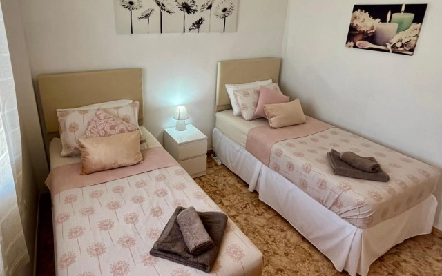 Winter sun apartment with pool access