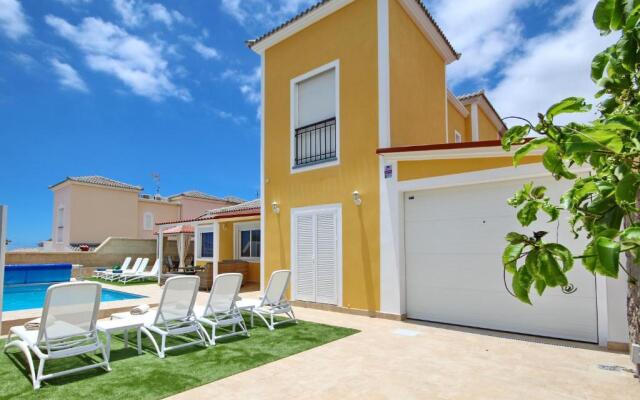 Amazing 5-bedroom villa in Costa Adeje