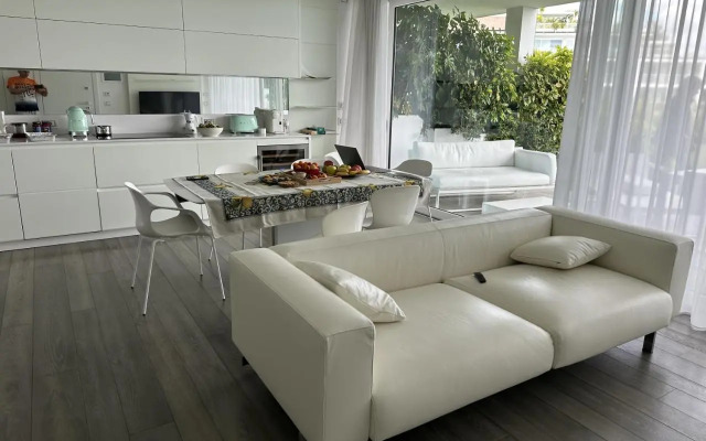 Garda Lake Luxury Life