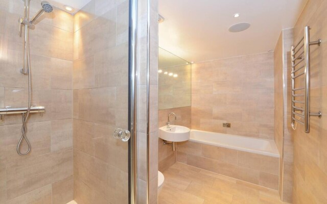 Modern 2 Bed Flat in the Heart of Kensington