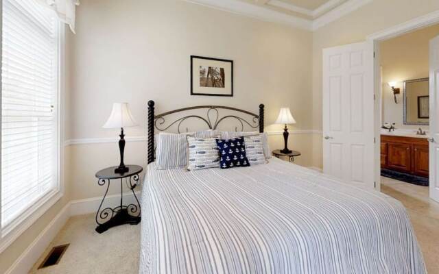 Palm Breeze 5 Bedroom Holiday Home