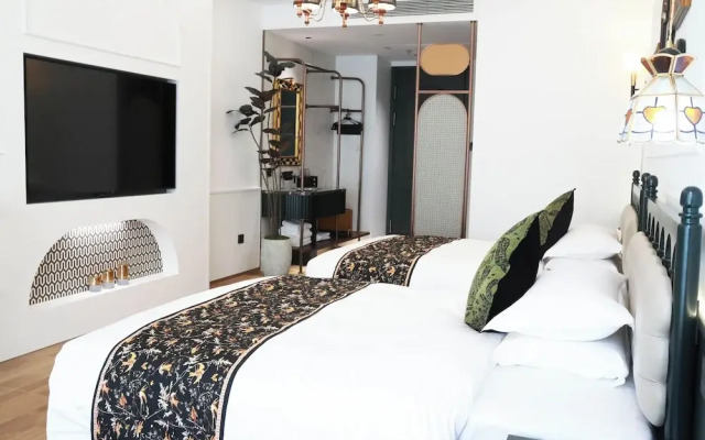 Vishan Garden Trendy Hostel