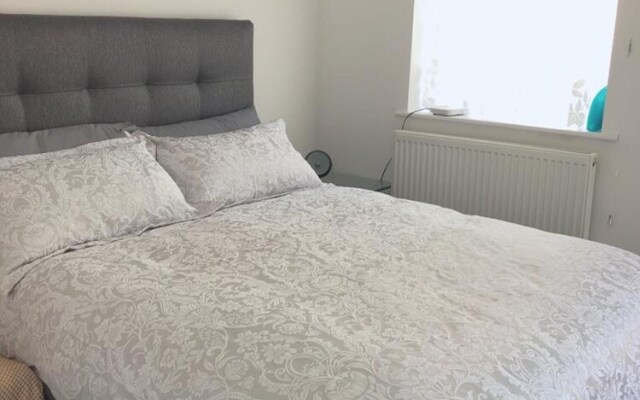 Studio Self contained flat free Parking
