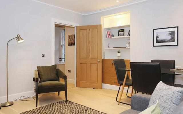 JOIVY Newly Refurbished Apartment on the Historic Royal Mile
