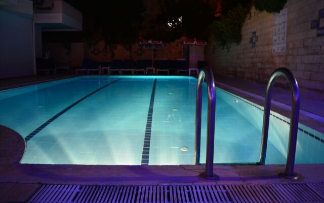 Casa Cleo Suites Hotel