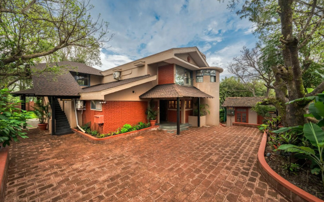 SaffronStays Red Brick House, Panchgani - rustic villa with huge lawn and terrace