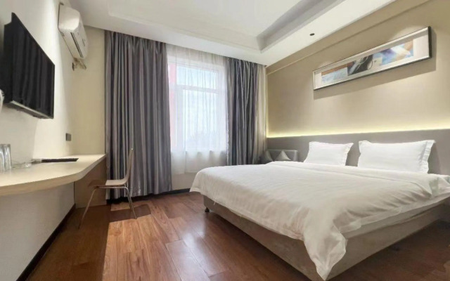 Longsheng Huacheng Business Hotel