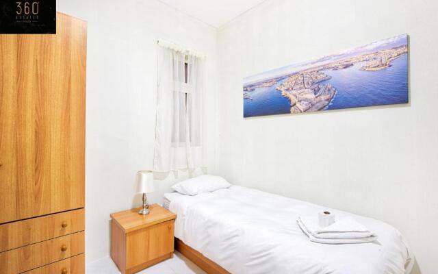 Seafront Sliema - Spacious 3BR opposite beach - AC by 360 Estates