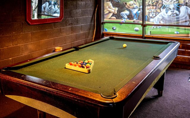 Bear Creek Lodge and Cabins in Helen Ga - Pet Friendly, River on Property, Walking Distance to downtown Helen