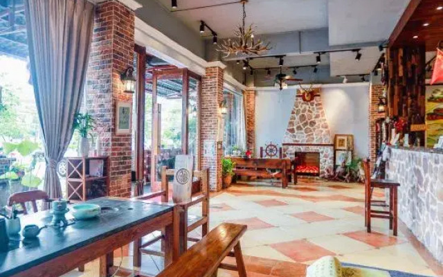 Danxia Mountain Fengqing Hostel