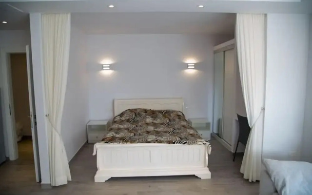 The Seasons Beach Design Studio Sea View