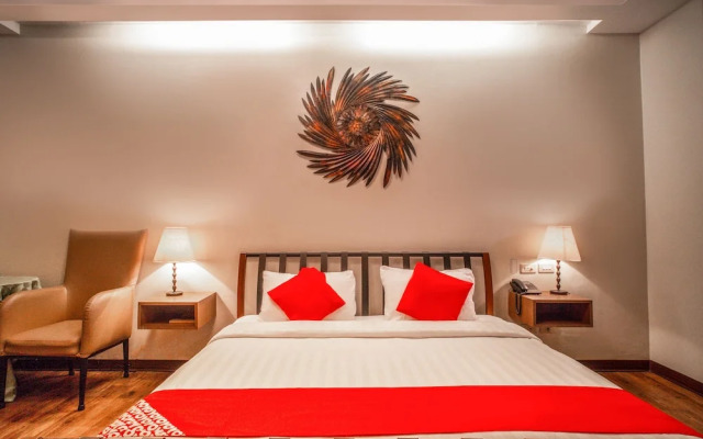 OYO 579 Anisabel Suites