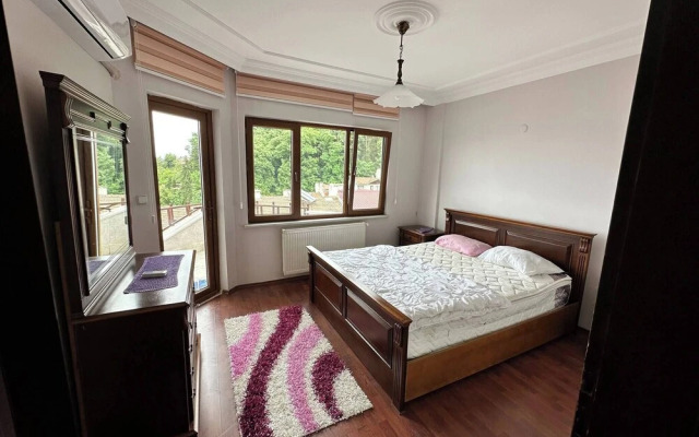 Peaceful Villa With Perfect View in the City Center