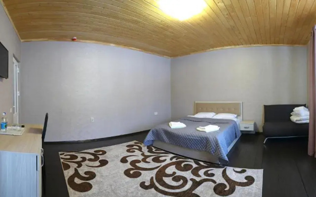 Lastivka Guest House
