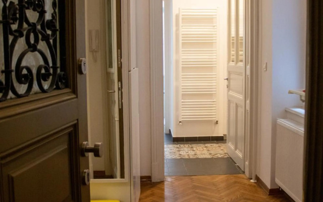 Main Street Apartment Mila