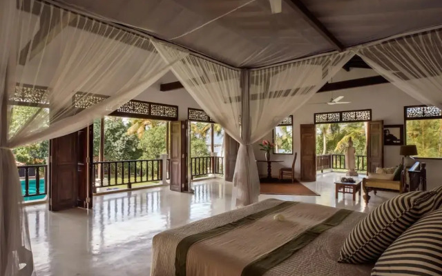 Lovely Lakeside Villa With Large Pool Poolside Dining
