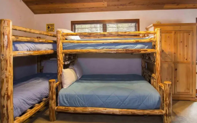 Winterset #28 - Shared Hot Tub & Sauna!