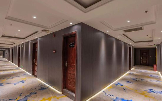 Chunhuiyuan Hotel (Shantou Highspeed Railway Station)